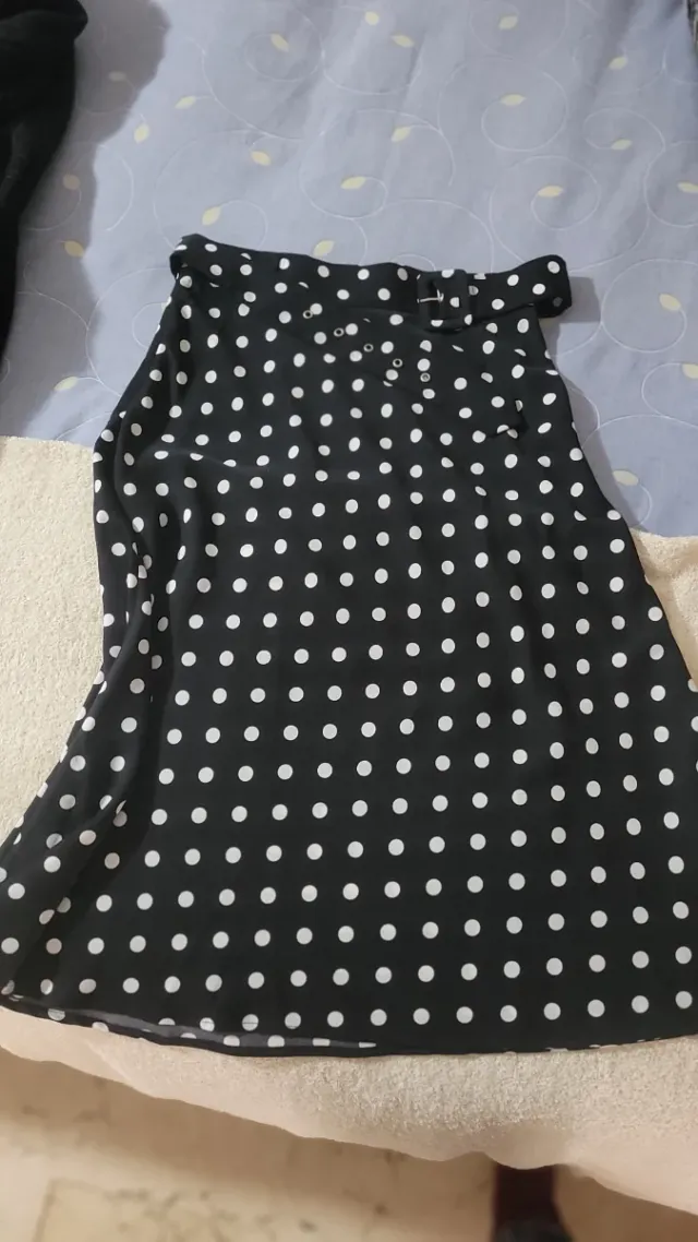 Falda de lunares negra y blanca
