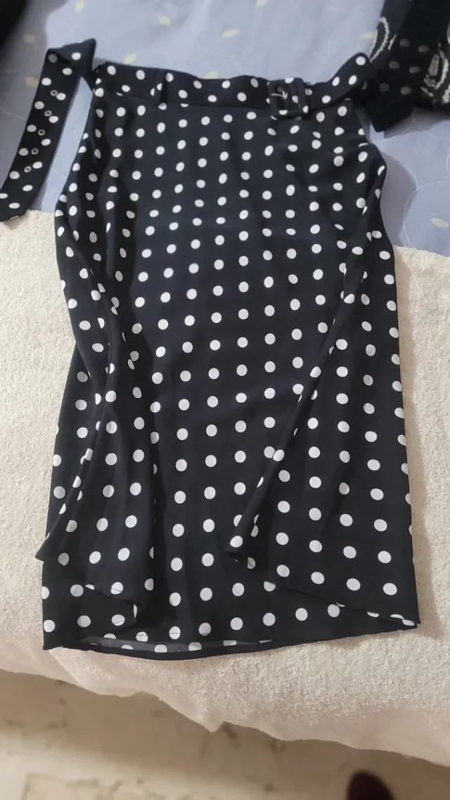 Falda de lunares negra y blanca