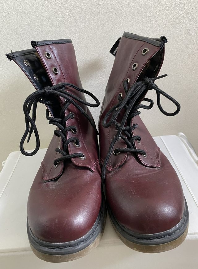 Botas granates con cordones