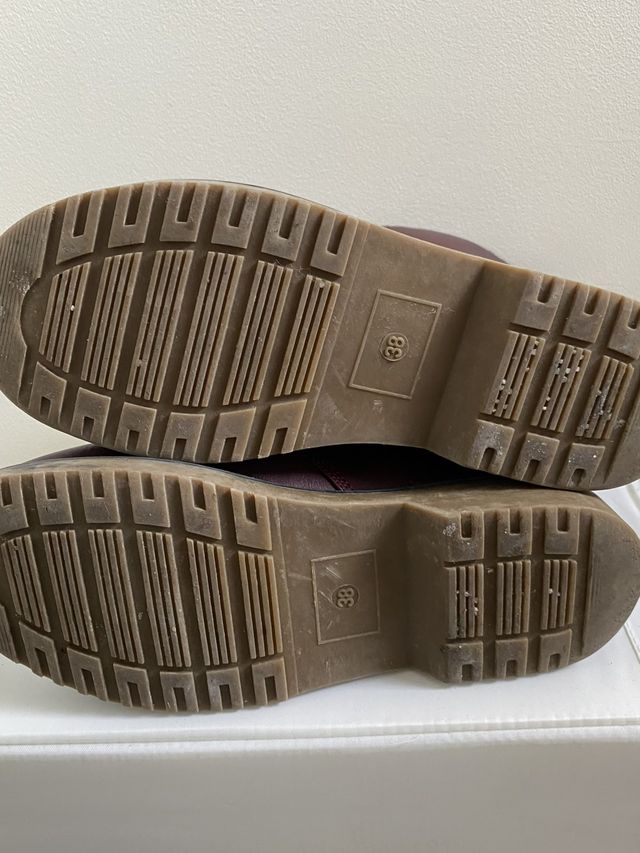 Botas granates con cordones