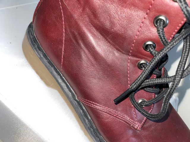 Botas granates con cordones