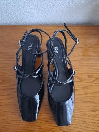Zara Zapato Tacón Destalonado Negro Charol