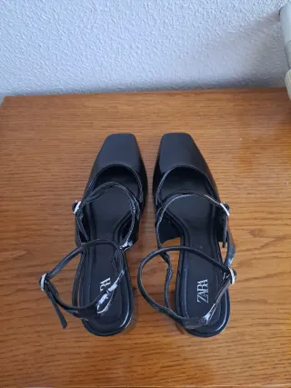 Zara Zapato Tacón Destalonado Negro Charol