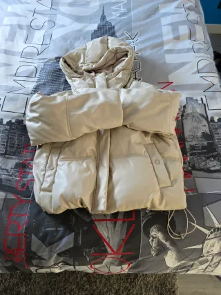 Cazadora beige acolchada