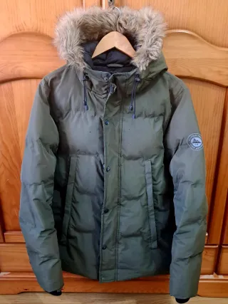 Abrigo de plumas verde invierno