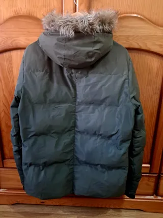 Abrigo de plumas verde invierno