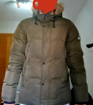 Abrigo de plumas verde invierno