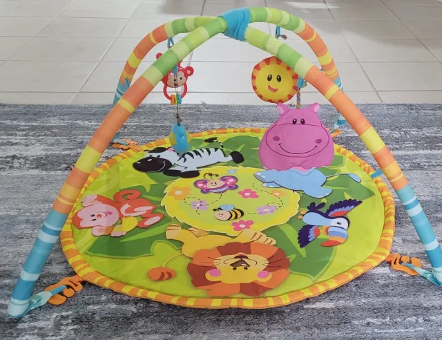 Parque de atividades para bebé com brinquedos