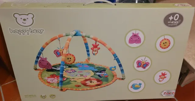 Parque de atividades para bebé com brinquedos