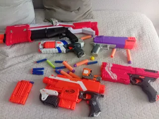 Lote 5 Pistolas Nerf y Accesorios