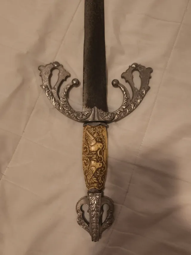Espada decorativa antigua