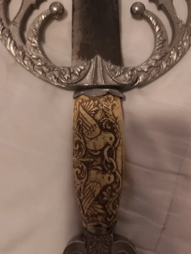 Espada decorativa antigua