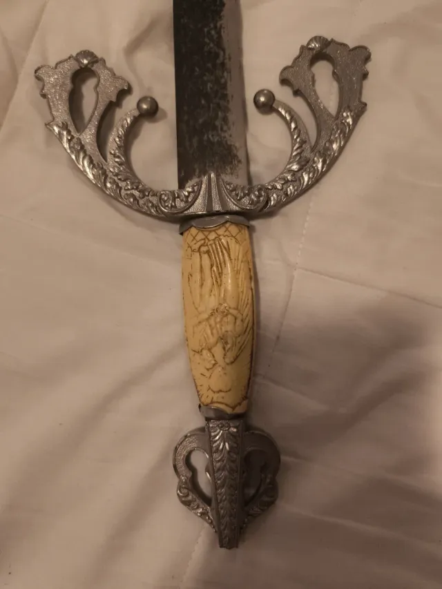 Espada decorativa antigua