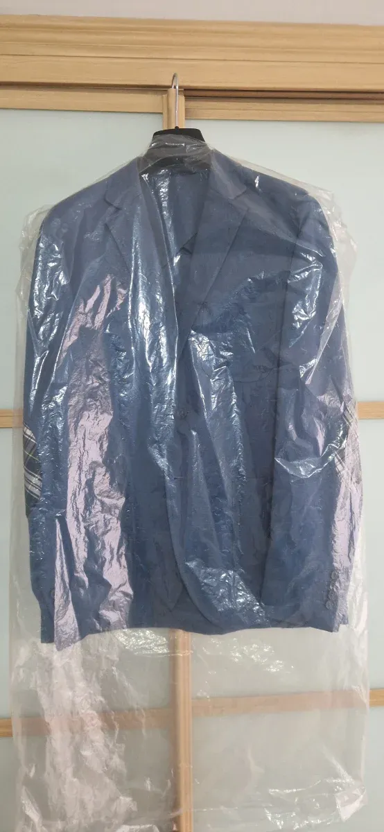 Americana azul con coderas