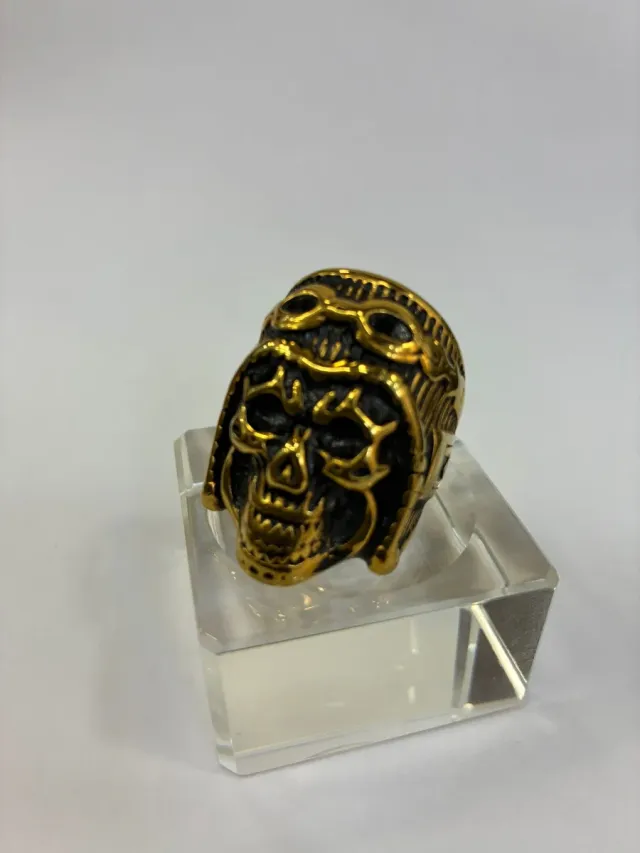Anillo Calavera Dorado y Negro