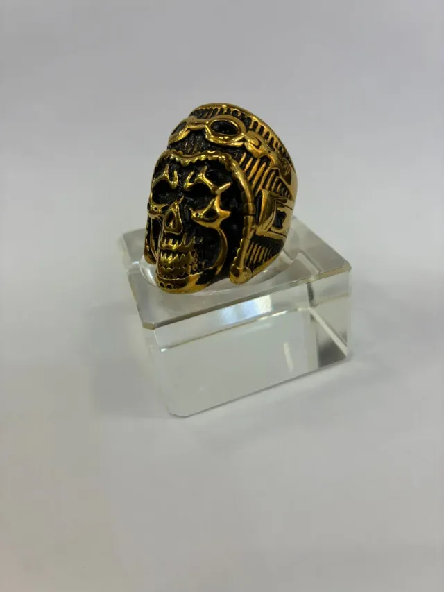 Anillo Calavera Dorado y Negro