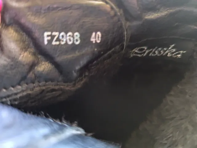 Botines negros con hebilla