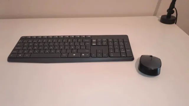 Logitech MK235 Tastiera e Mouse Wireless