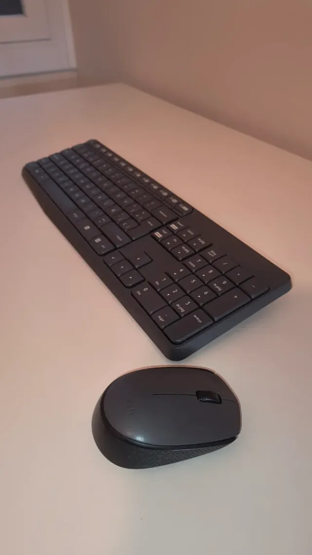 Logitech MK235 Tastiera e Mouse Wireless
