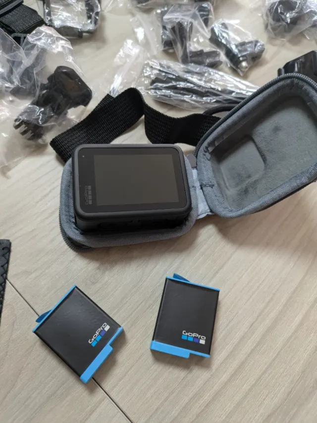 GoPro Hero 10 Black + Gimbal Hohem + Accesorios