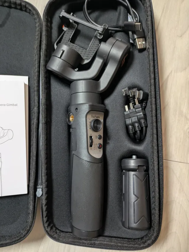 GoPro Hero 10 Black + Gimbal Hohem + Accesorios