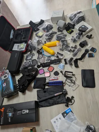 GoPro Hero 10 Black + Gimbal Hohem + Accessori