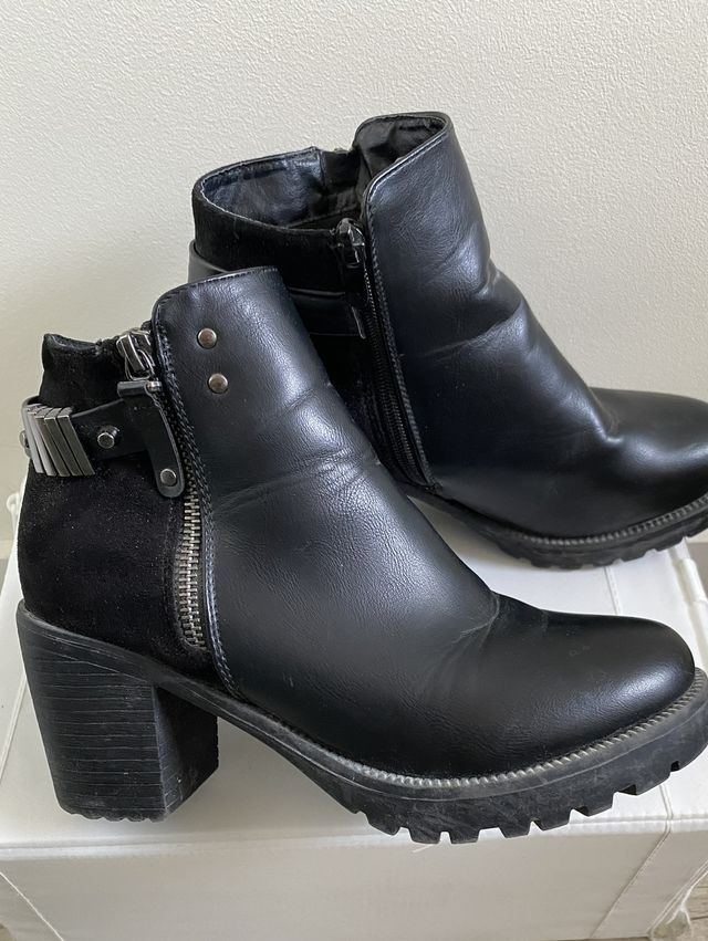 Botines Biker Negros con Cremallera y Hebilla