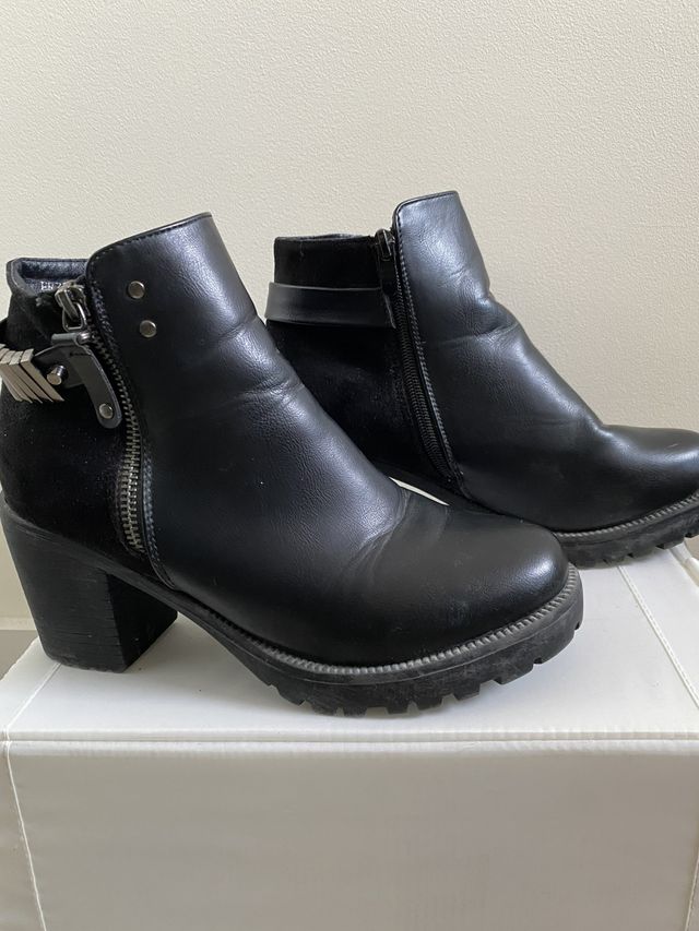 Botines Biker Negros con Cremallera y Hebilla