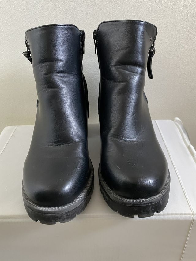 Botines Biker Negros con Cremallera y Hebilla