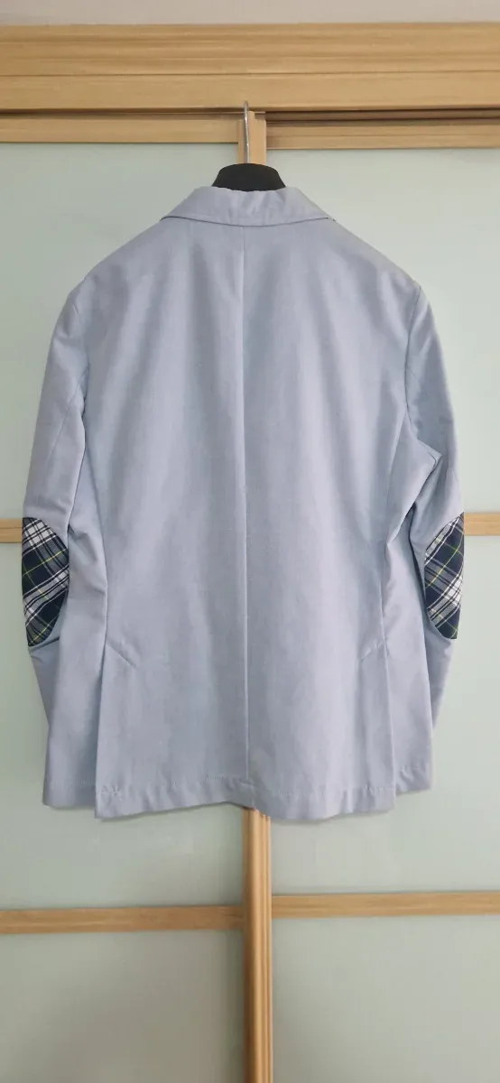 Americana azul claro con coderas