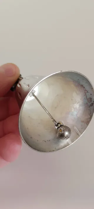 Campana religiosa de metal