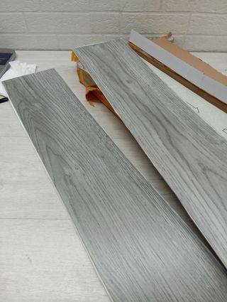 Baldosas PVC Gris Autoadhesivas