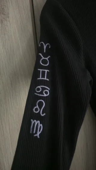 Vestido negro manga 3/4 con dibujos