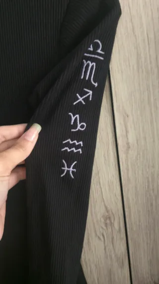 Vestido negro manga 3/4 con dibujos