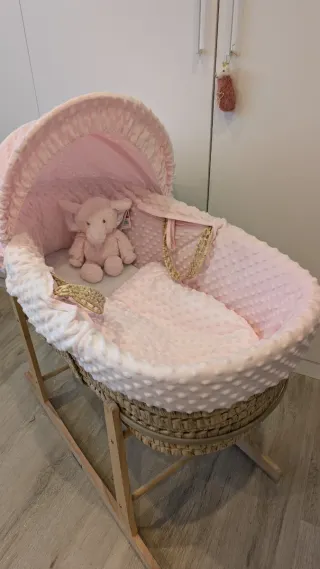 Moisés bebé rosa con peluche
