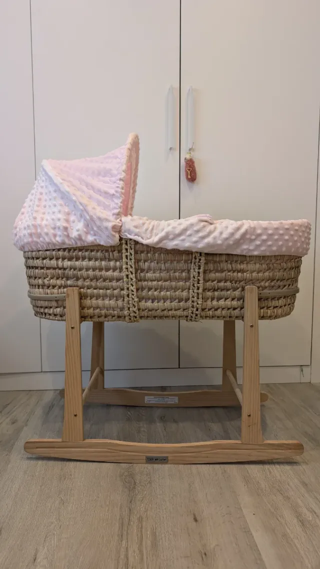 Moisés bebé rosa con peluche