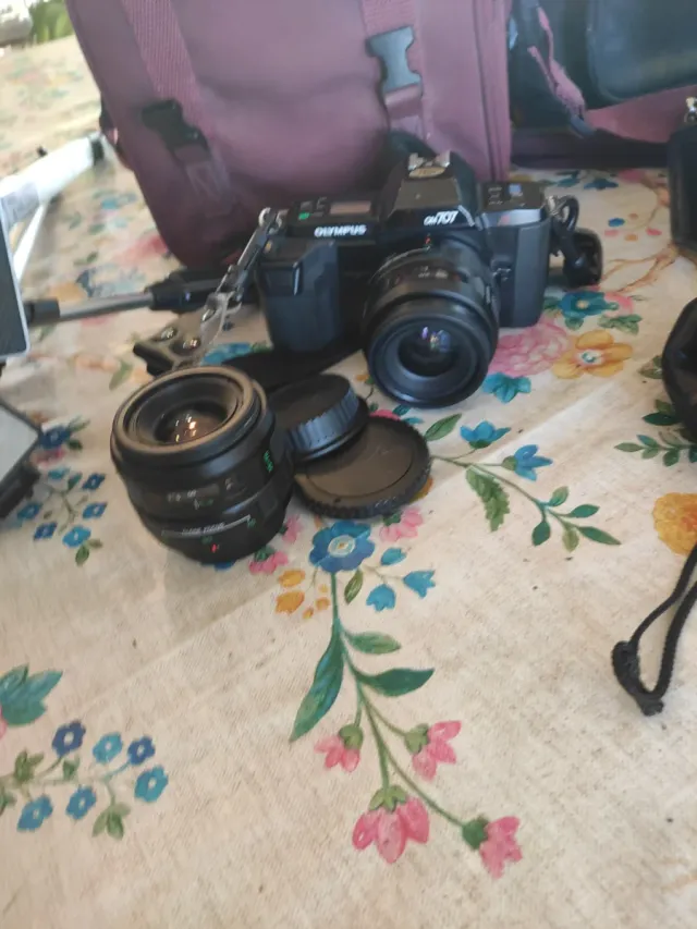 Câmeras Olympus com acessórios