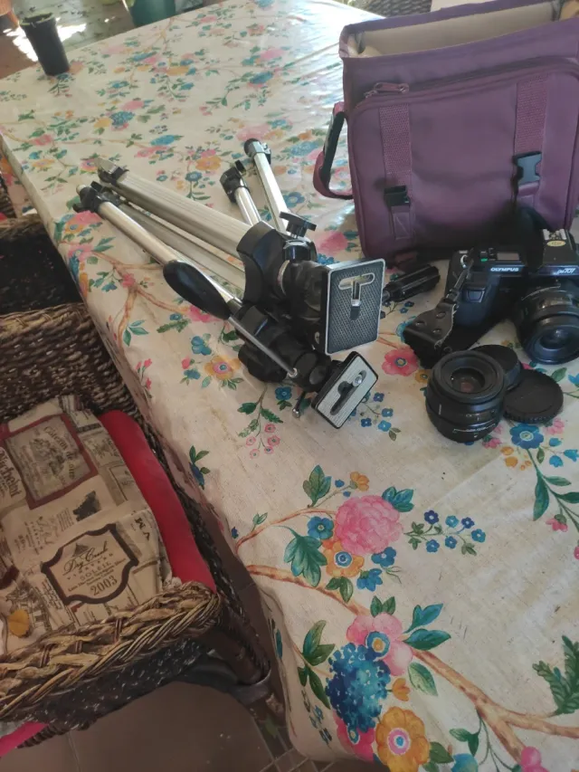 Câmeras Olympus com acessórios