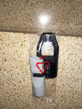 Aspirador de mano blanco