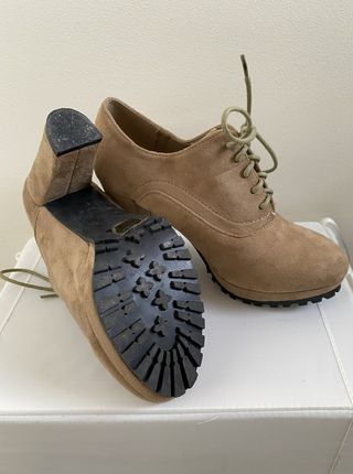 Botines tacón cordones ante beige