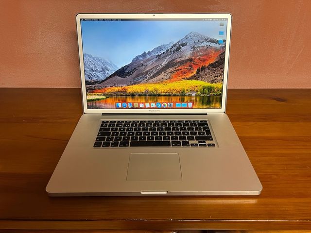 MacBook Pro 17 i5 8GB RAM