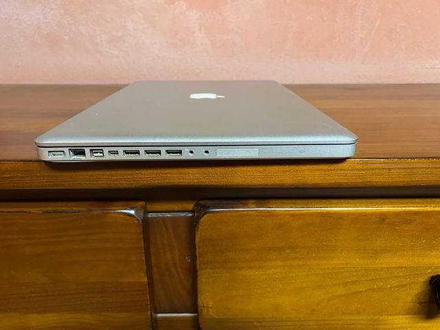 MacBook Pro 17 i5 8GB RAM