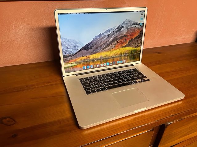 MacBook Pro 17 i5 8GB RAM