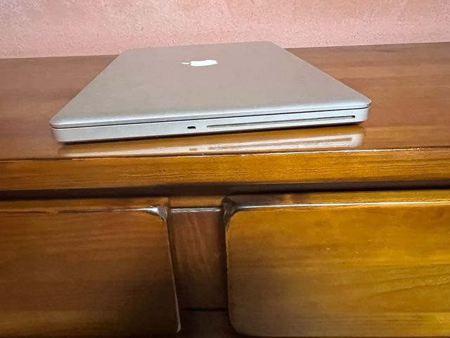 MacBook Pro 17 i5 8GB RAM
