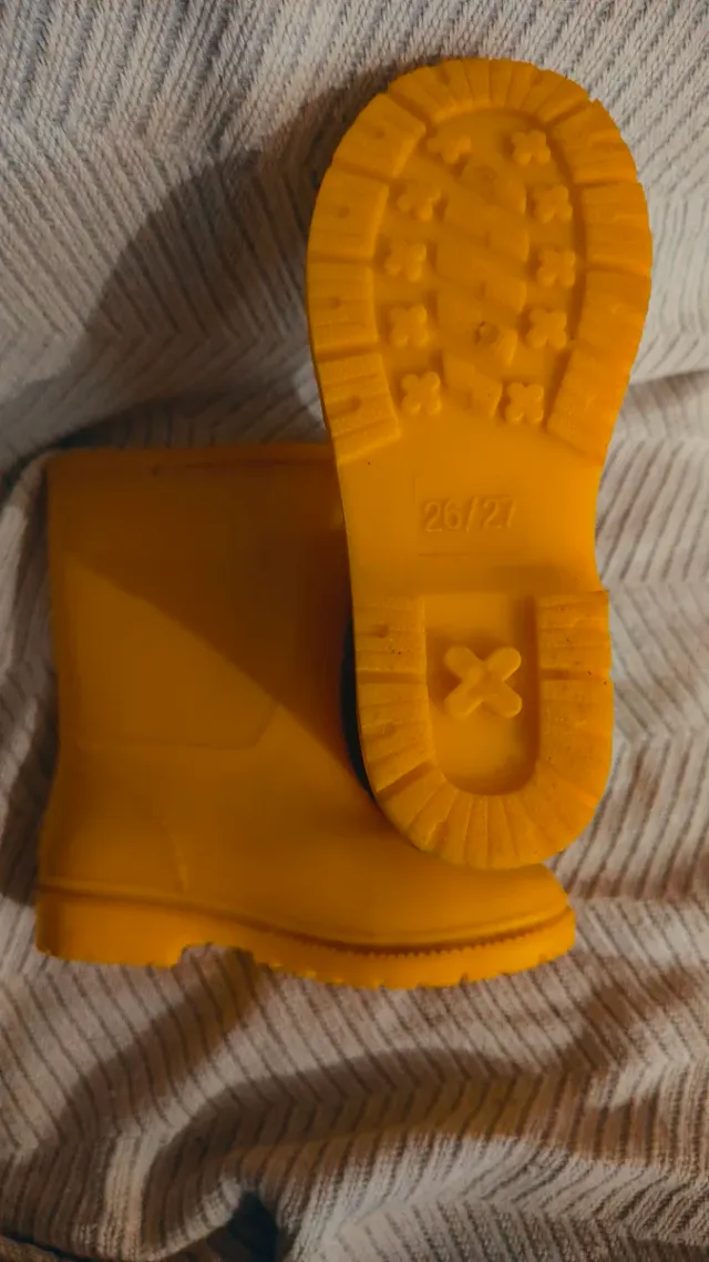 Botas de agua amarillas talla 26/27
