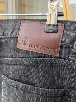 Pantalones vaqueros Quiksilver negros