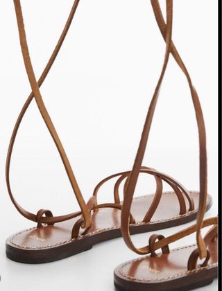 Sandalias romanas Mango marrones