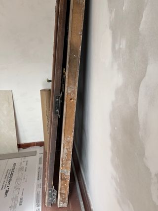 Puerta Maciza Madera con Reja Seguridad