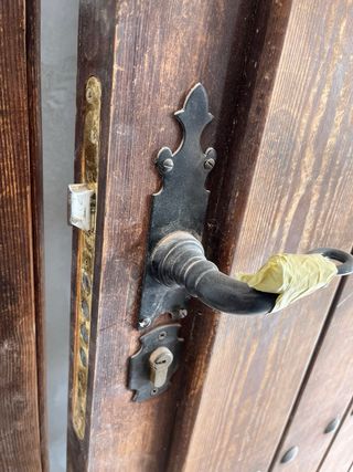 Puerta Maciza Madera con Reja Seguridad