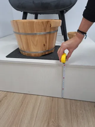 Tarima pedicuras de madera hecha a medida.